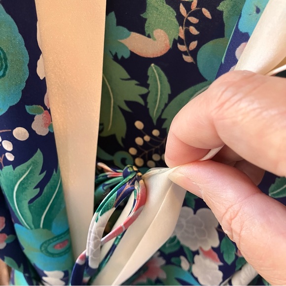 Vintage Inner Most Women's Floral Kimono Satin Robe Size Small Pockets Hong Kong - Picture 4 of 9